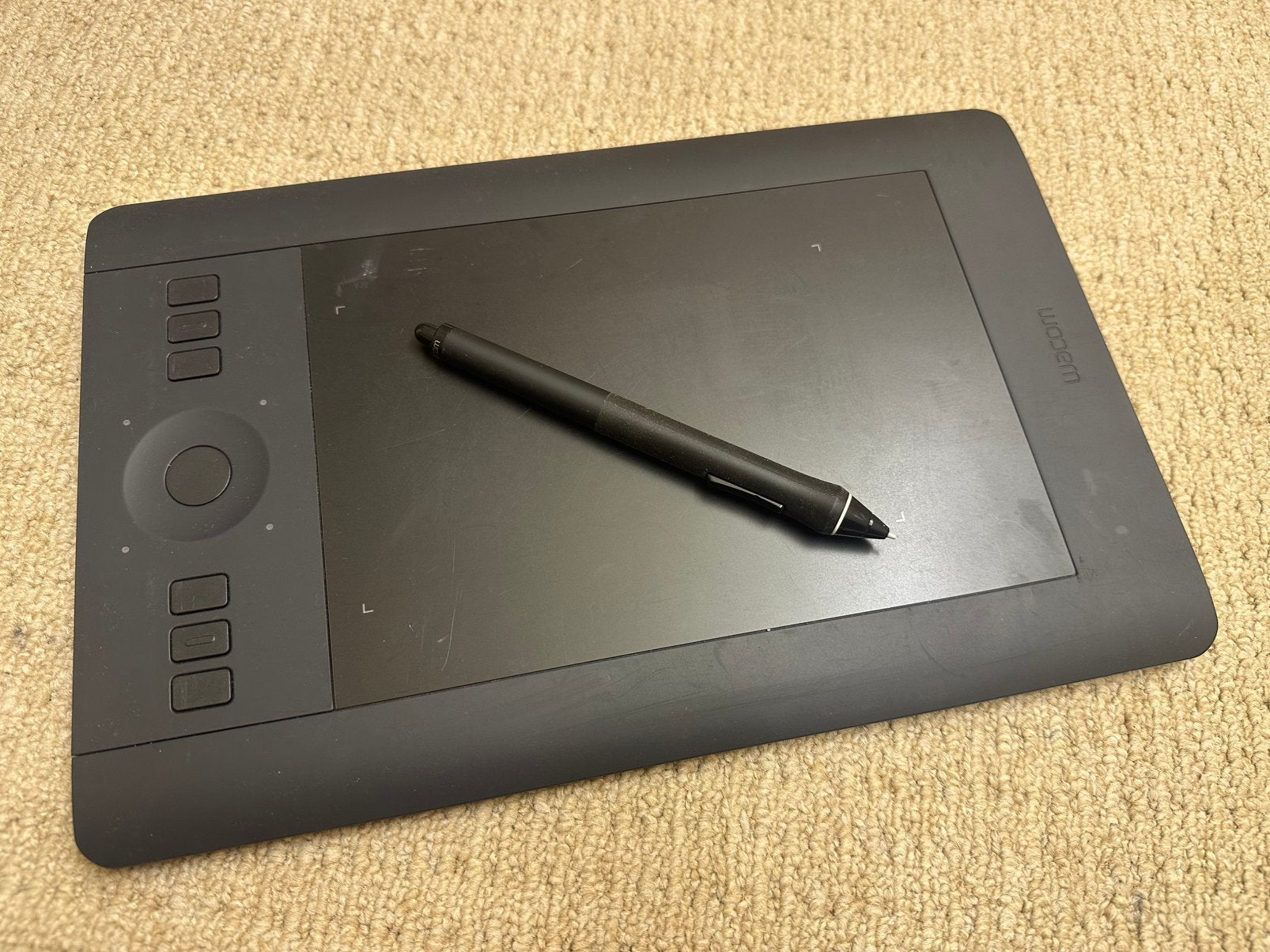 Intuos pen tablet, Computers en Software, Tekentablets, Ophalen, Zo goed als nieuw