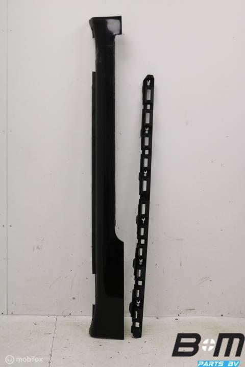 Sideskirt links Audi S4 / A4 8E B7 LY9B 8H0853859A, Gebruikt