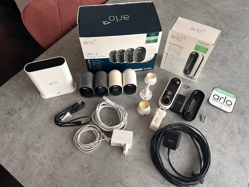 Kit de surveillance Arlo 4 caméras + sonnette, Audio, Tv en Foto, Videobewaking, Gebruikt, Buitencamera, Ophalen of Verzenden