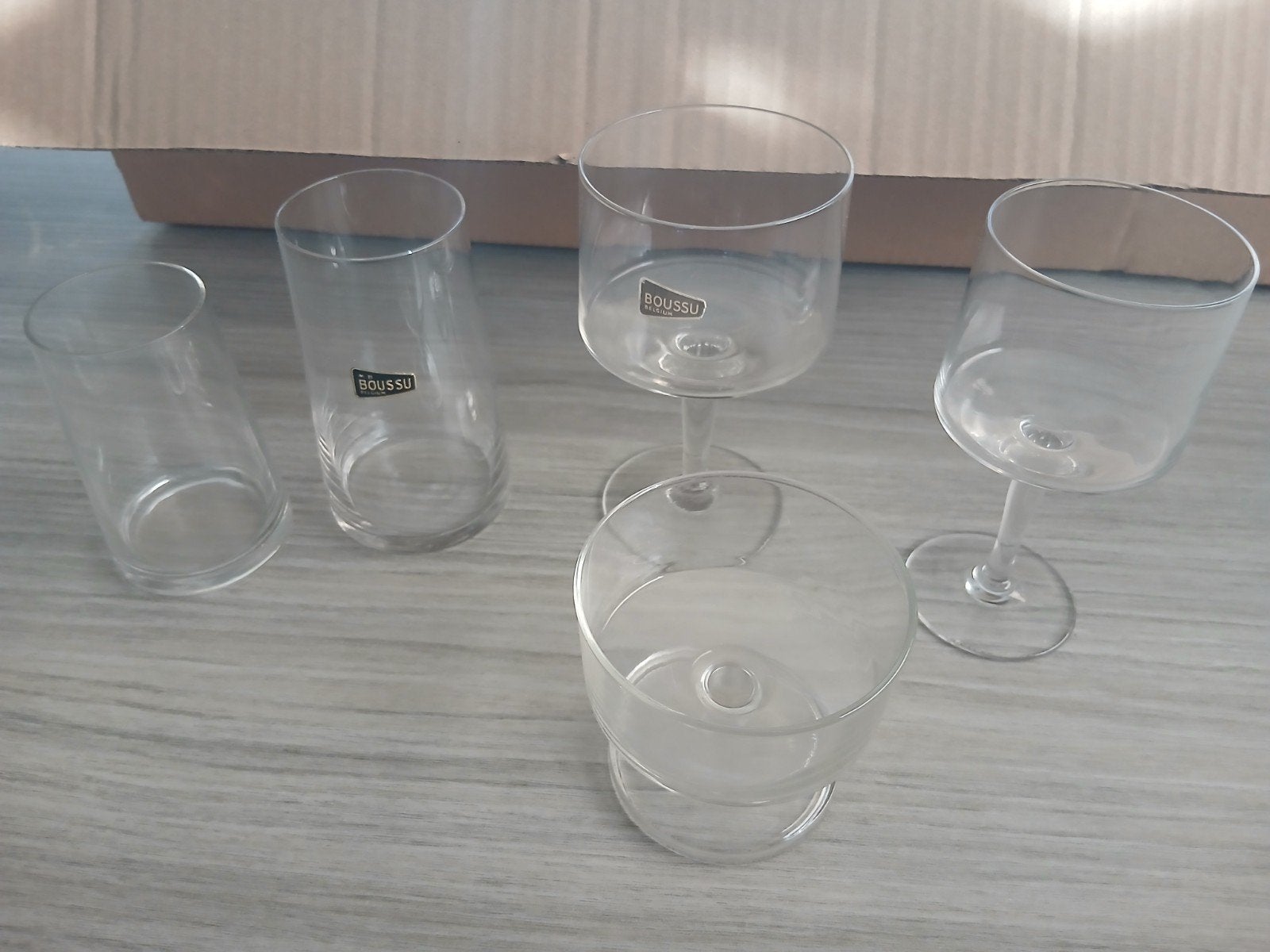 Set glazen merk Boussu, Ophalen