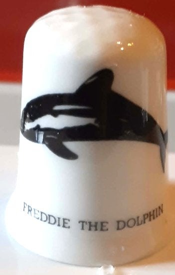 dé a coudre de collection serie dauphin (6), Collections, Dés à coudre, Enlèvement ou Envoi, Comme neuf, Porcelaine
