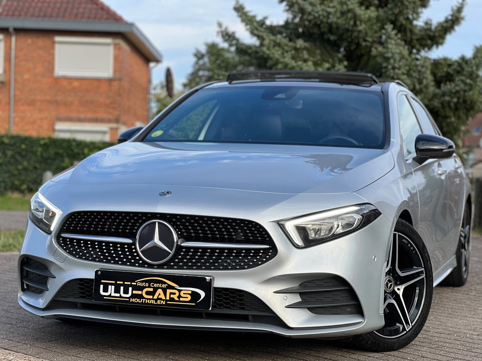 MERCEDES A180d AMG PACK / 2019 / PANO / NIGHT PACK / 99 DKM, Automaat, Dealer onderhouden, Euro 6, Leder