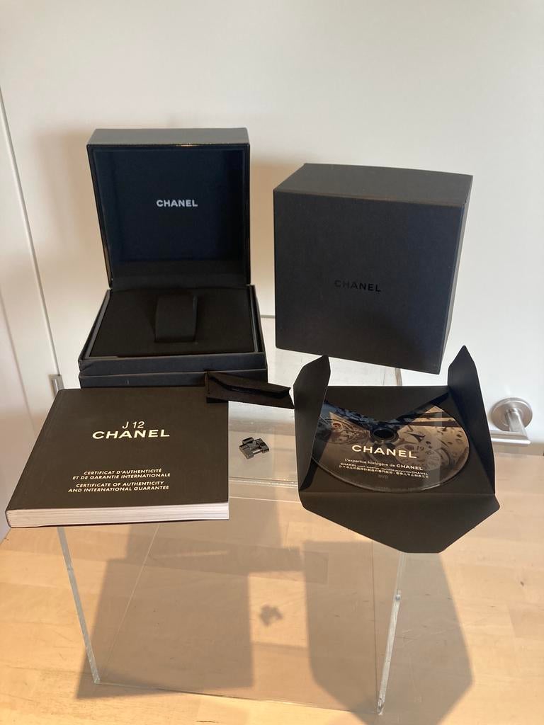 Chanel  J 12 uurwerk box, Ophalen