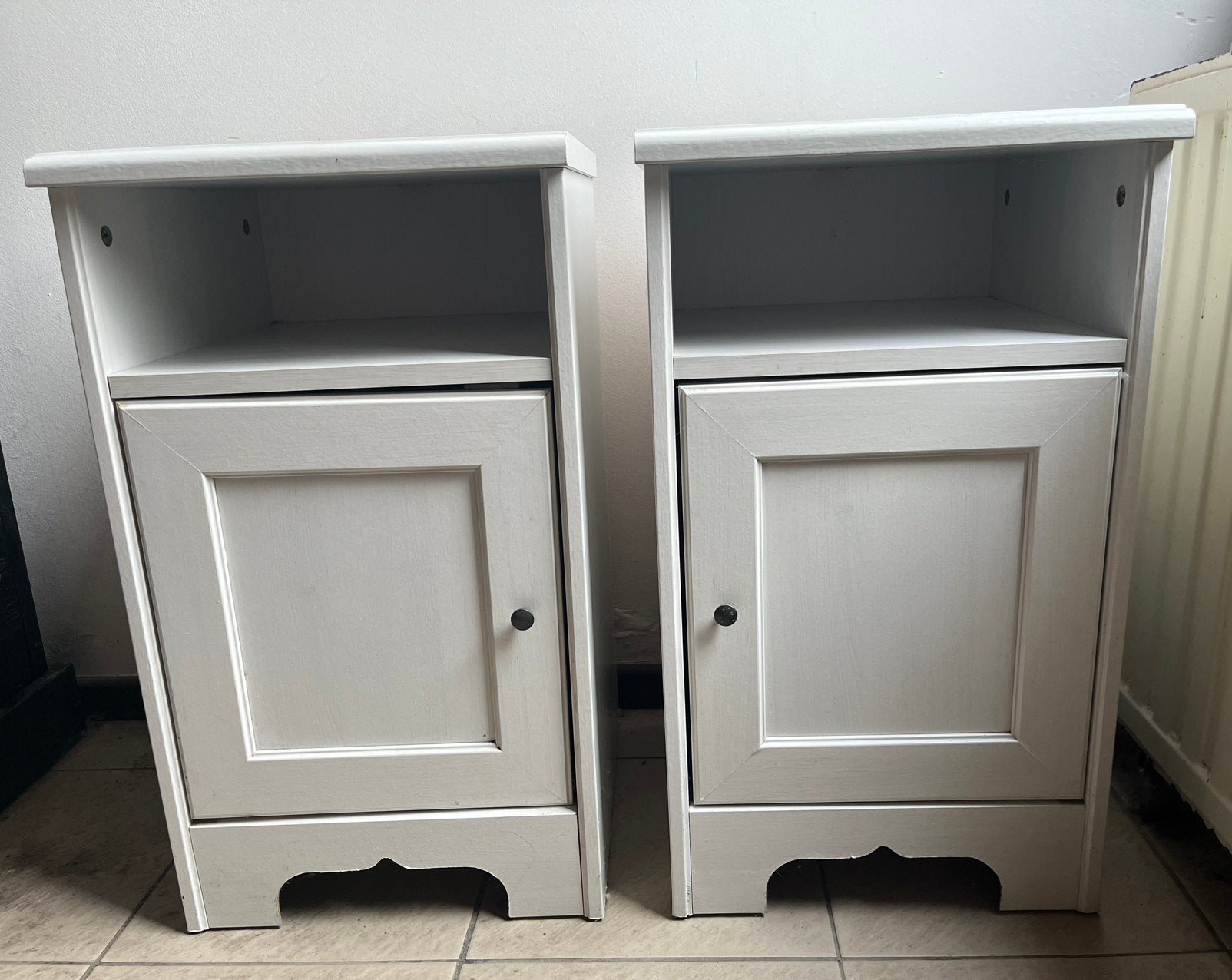 Twee nachtkastjes, Huis en Inrichting, Slaapkamer | Nachtkastjes, Ophalen, Gebruikt, Minder dan 45 cm, 55 tot 70 cm