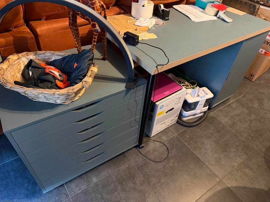 Bureau met blok lades bij, Ophalen, Zo goed als nieuw