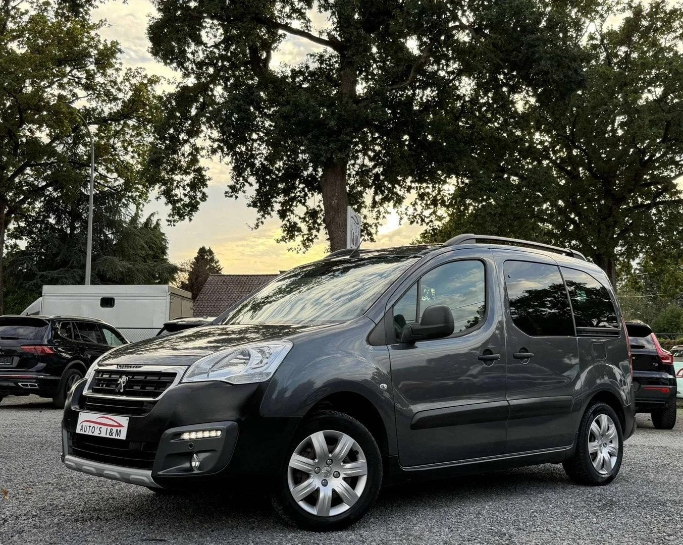 Peugeot Partner Tepee 1.2i Benzine 2018 Camera Carplay Garan, Auto's, Gebruikt, Bedrijf, 5 deurs, 3 cilinders