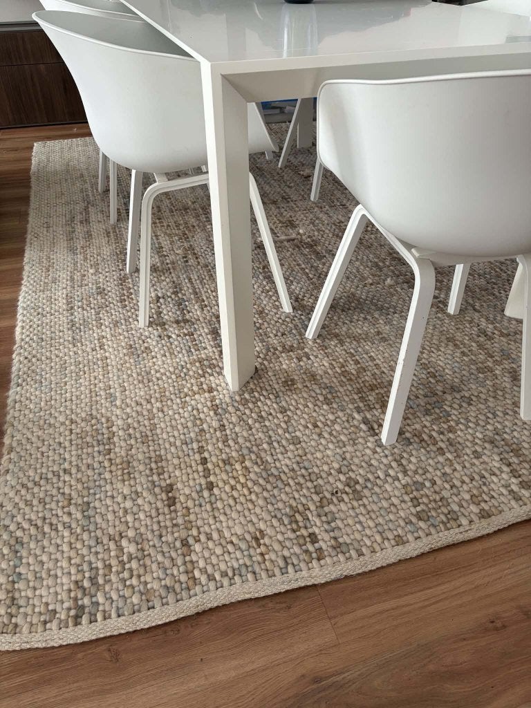 Handgeweven wollen vloerkleed - natuurlijke tinten, Maison & Meubles, Enlèvement, Comme neuf, Beige