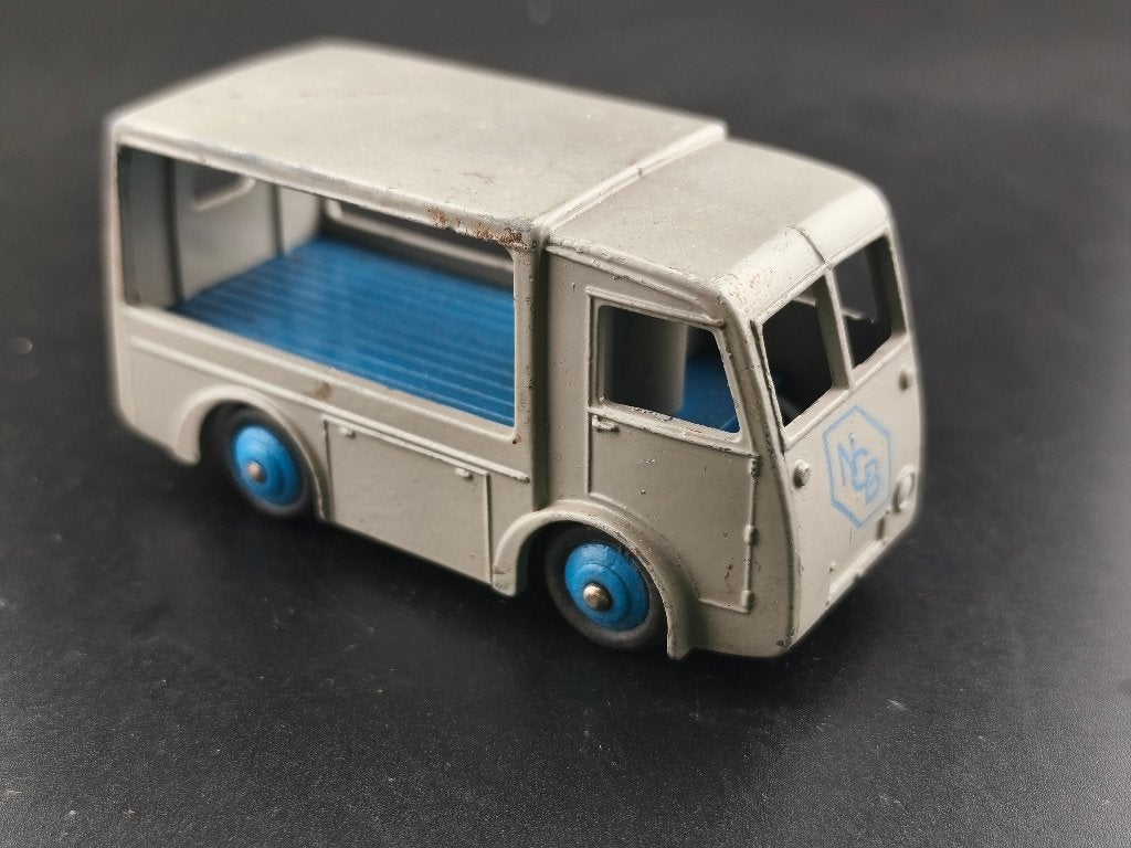 DINKY TOYS UK NCB ELECTIC VAN REF 30V, Enlèvement ou Envoi, Comme neuf, Bus ou Camion, Dinky Toys