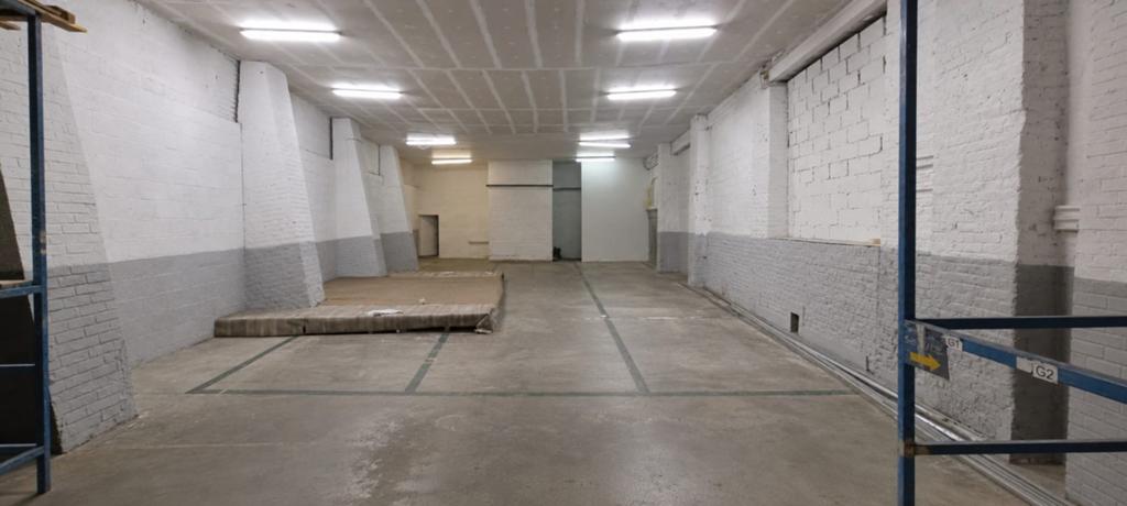 BOX DE STOCKAGE 300 m² a louer -