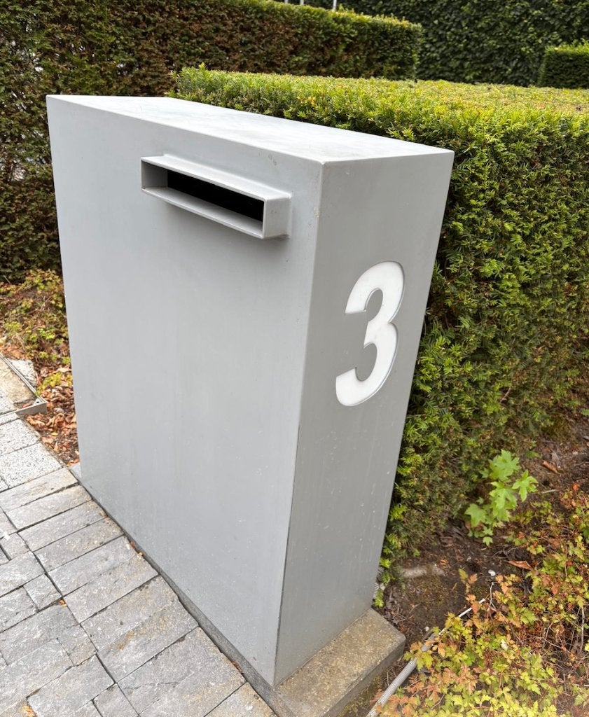 Designbrievenbus in gepoederlakt staal – huisnummer 3, Ophalen, Zo goed als nieuw