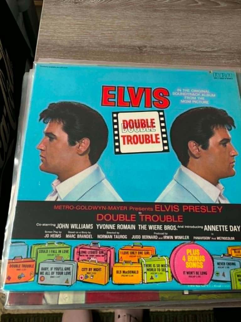 Elvis lp, double trouble, Duitse of USA persing,, Enlèvement ou Envoi, Rock 'n' roll, Utilisé, Housse de protection extérieure