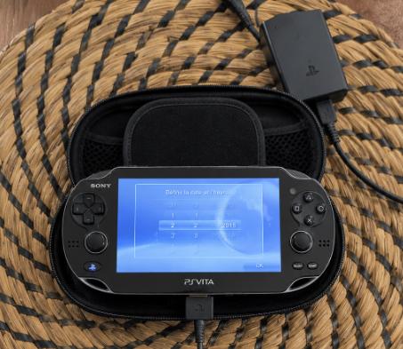 PS Vita Oled + Protection + Chargeur + Carte SD, Enlèvement, Neuf, Noir, Avec caméra
