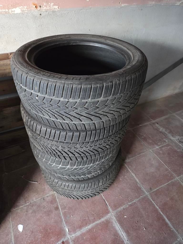 4 pneus d'hiver 235/45 R17, Autos : Pièces & Accessoires, Pneus & Jantes, Pneus hiver, Véhicule de tourisme, Enlèvement, Pneu(s)