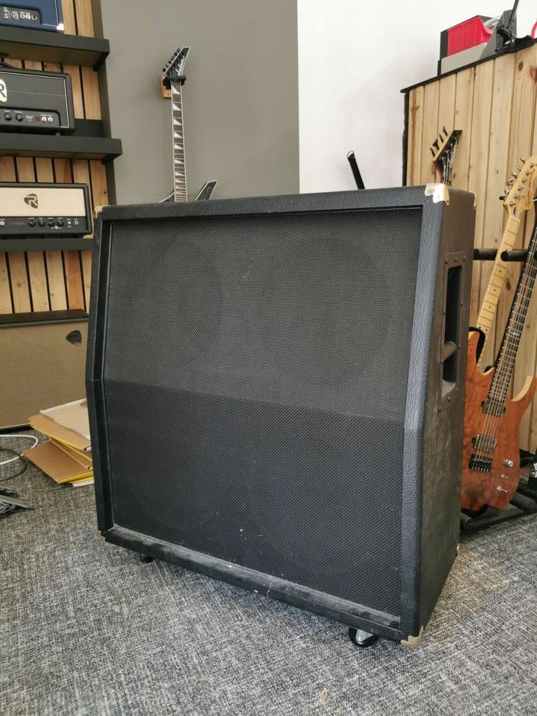 4x12 Fame, Musique & Instruments, Enlèvement