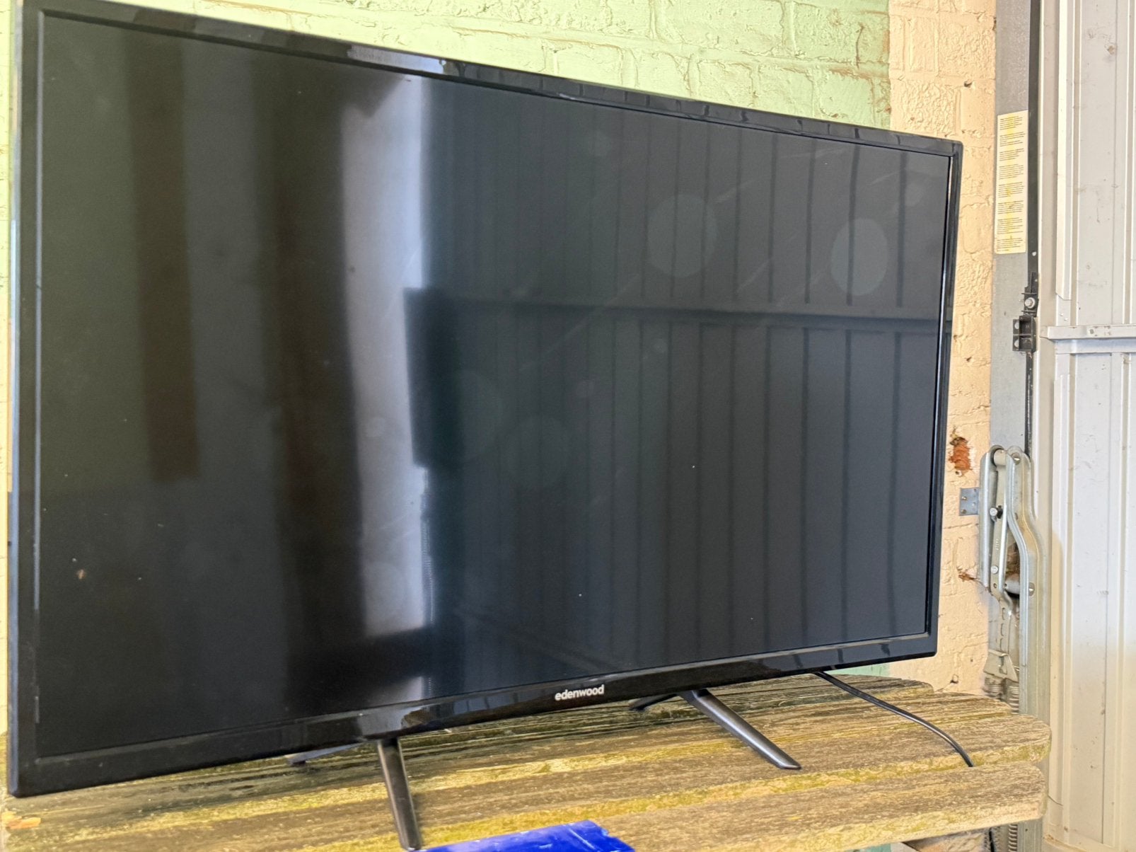 Tv voor onderdelen scherm is kapot 25 euro mag weg, Ophalen of Verzenden, Zo goed als nieuw