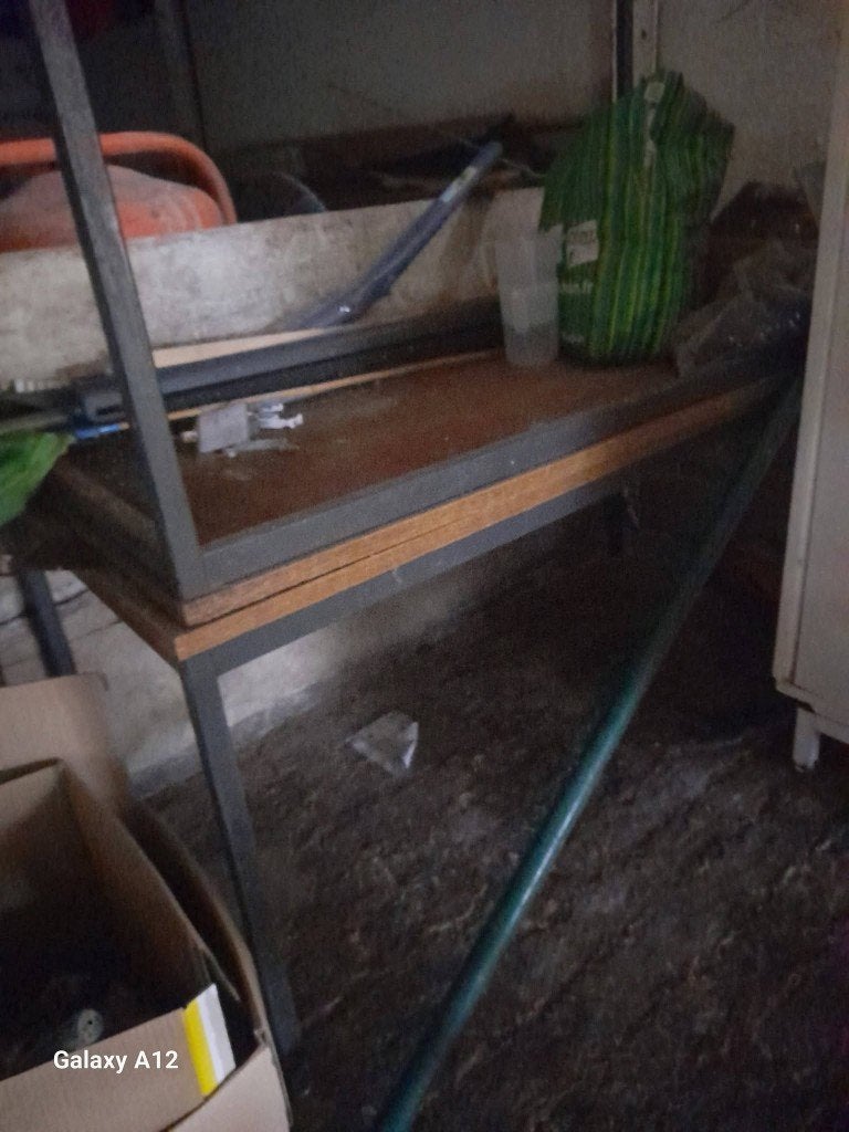 grande table, Enlèvement