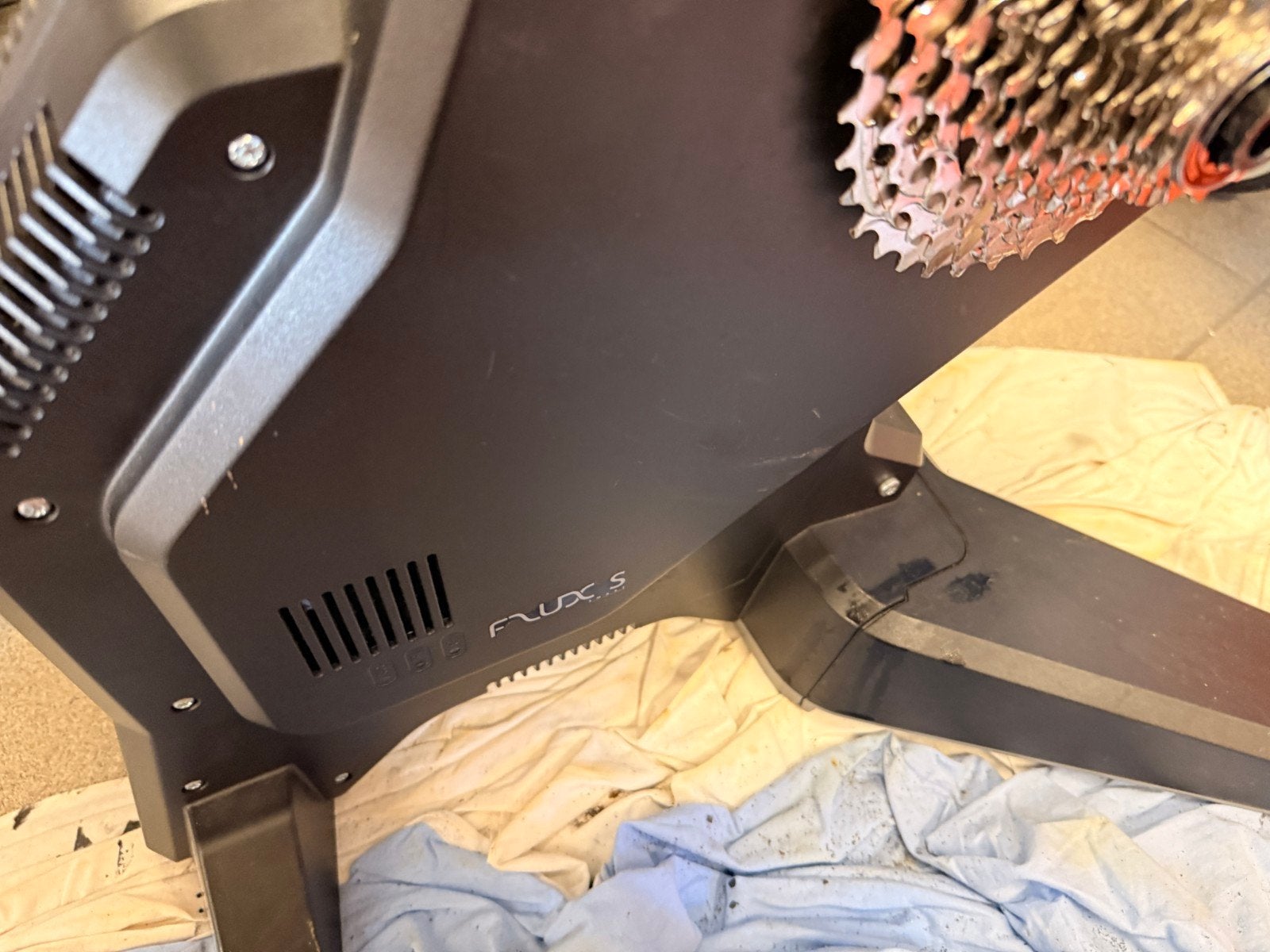 Tacx Flux S Smart Trainer + 11-speed cassette, Fietsen en Brommers, Fietsaccessoires | Overige Fietsaccessoires, Zo goed als nieuw