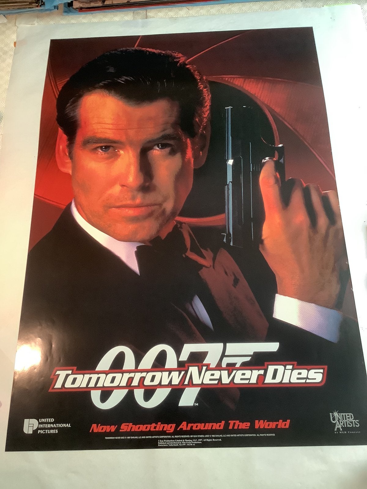 Affiche du film TOMORROW NEVER DIES REPRINT 70-100 cm, Collections, Posters & Affiches, Enlèvement ou Envoi, Comme neuf