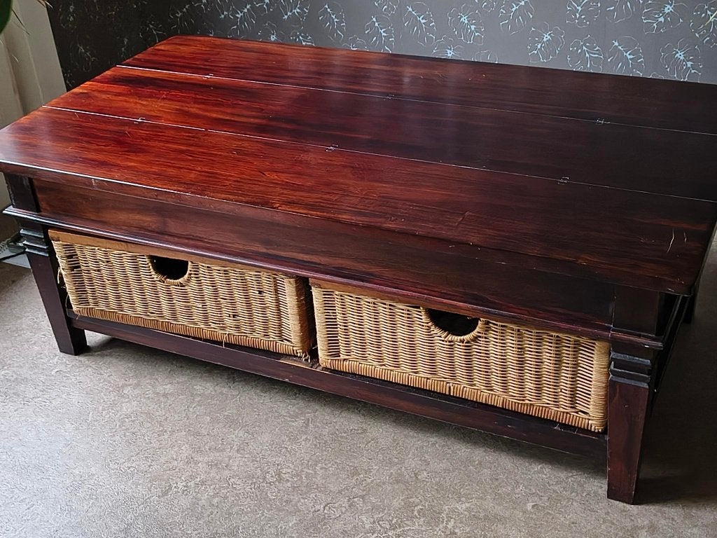 Bruine Houten salontafel met rieten manden., Maison & Meubles, Tables | Tables de salon, 100 à 150 cm, Enlèvement, Utilisé, 50 à 100 cm