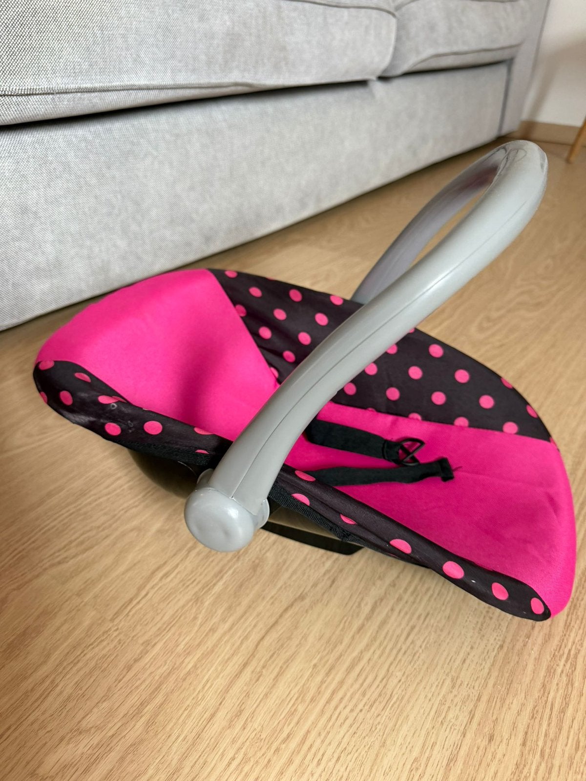 Draagbaar autostoeltje voor poppen, Enfants & Bébés, Accessoires de mode pour enfants, Enlèvement, Comme neuf