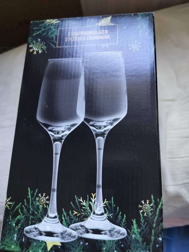 2 champagne glazen, Ophalen