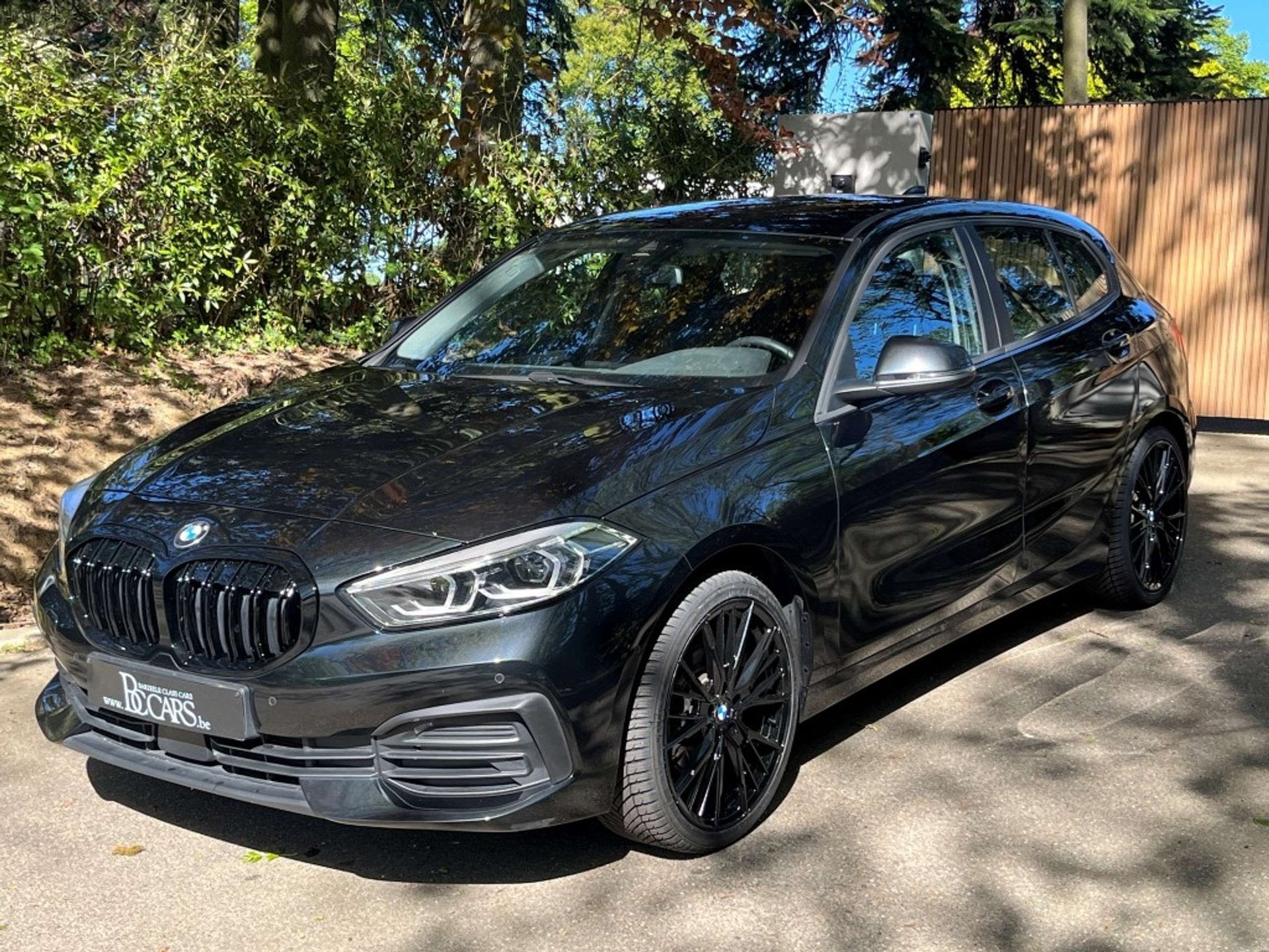BMW 118 Full Led-Navi Prof-Cockpit Pro-Carplay-Camera-19", 1 Reeks, Gebruikt, 136 pk, Zwart
