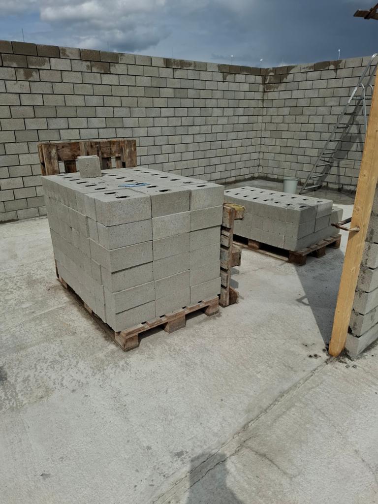 200 Betonblokken, Ophalen