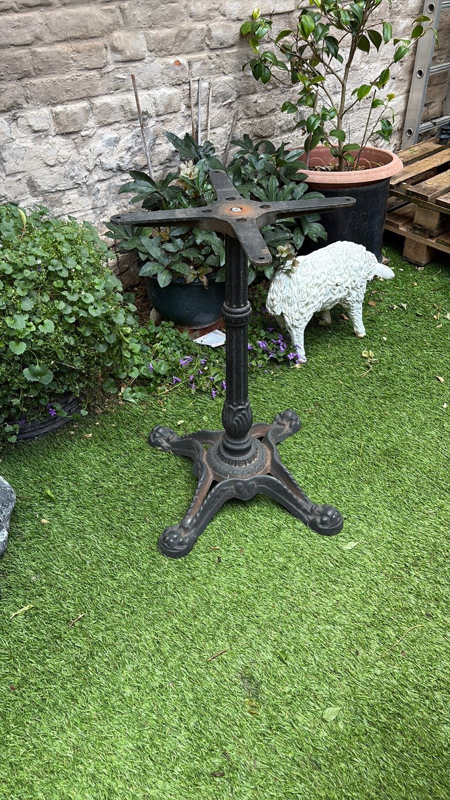 Pied de table en fonte, Enlèvement