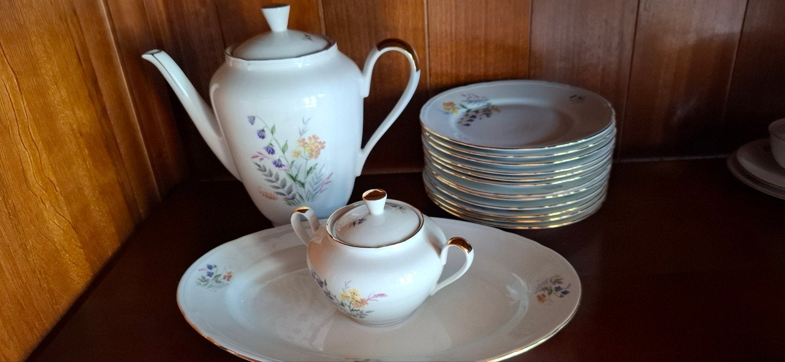12 delig koffie en eetservies
Gekocht in het jaar 1956 is 70, Ophalen