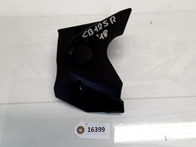CB125R  2018 - 2019 Honda Kettingcover D1-27602