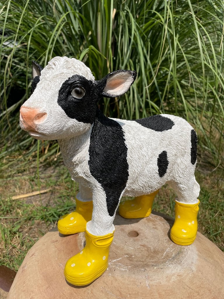 Kalf koe Geel regenlaarsjes tuin boerderij 30cm, Tuin en Terras, Ophalen of Verzenden, Nieuw, Kunststof, Dierenbeeld