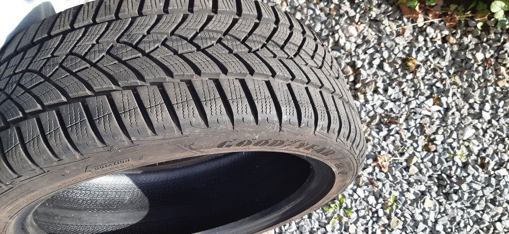 pneus hiver goodyear et vredestein 195/45 R16, Autos : Pièces & Accessoires, Pneus hiver, 16 pouces, Véhicule de tourisme, Pneu(s)