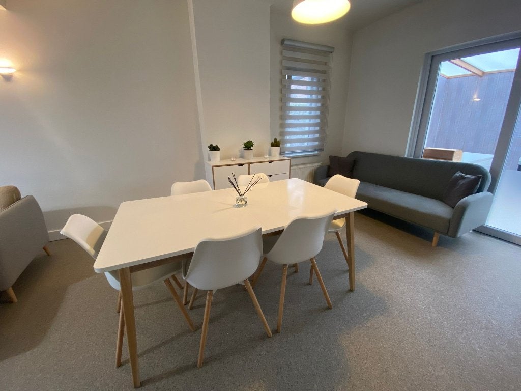 Eettafel met 6 stoelen, 150 à 200 cm, Cinq personnes ou plus, Enlèvement, Utilisé