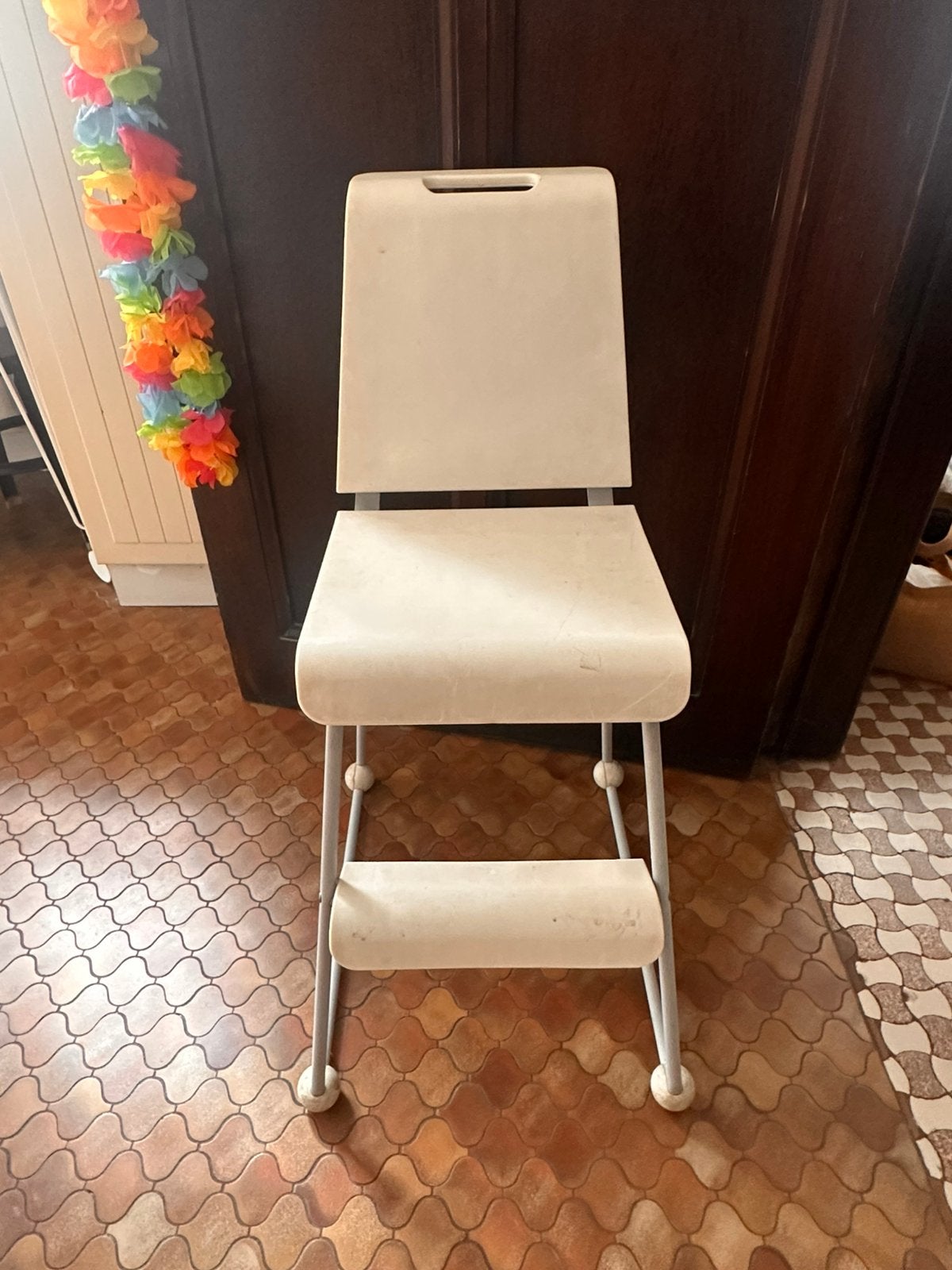 Chaise haute Ikea pour enfant à partir de 2/3 ans, Enfants & Bébés, Enlèvement, Comme neuf