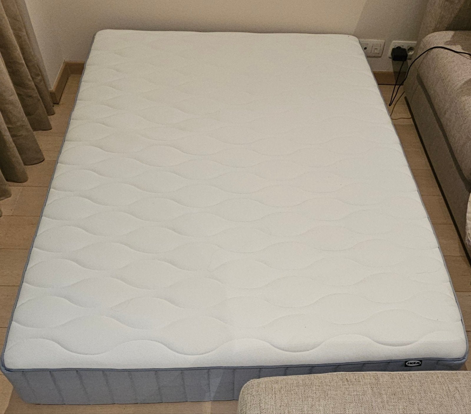 Matelas IKEA Vagstranda 140x200 - ferme - excellent état, Huis en Inrichting, Slaapkamer | Matrassen en Bedbodems, Ophalen, Tweepersoons