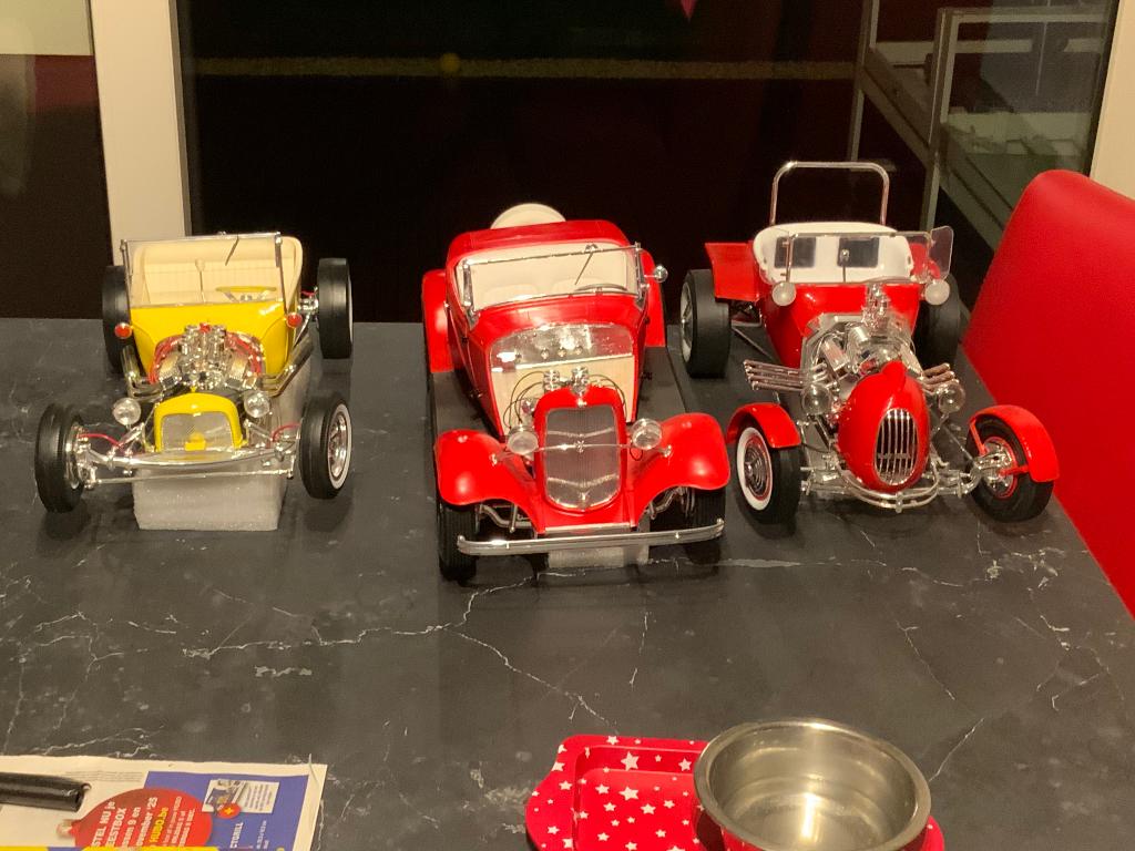 Een tijdcapsule van 3 Hotrods schaal 1:8, Hobby & Loisirs créatifs, Modélisme | Voitures & Véhicules, Voiture, Plus grand que 1:32