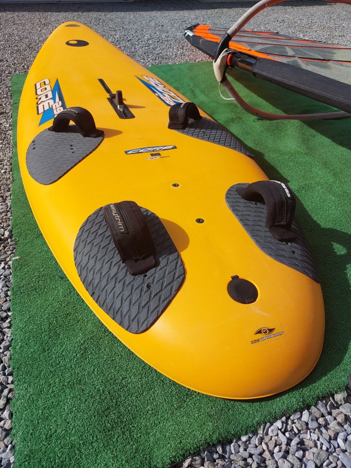 beginners surfplank BIC 293D 205 Li zwaard compleet 3 zeilen, Watersport en Boten, Ophalen, 250 tot 300 cm, Gebruikt, 5 tot 6.5 m²