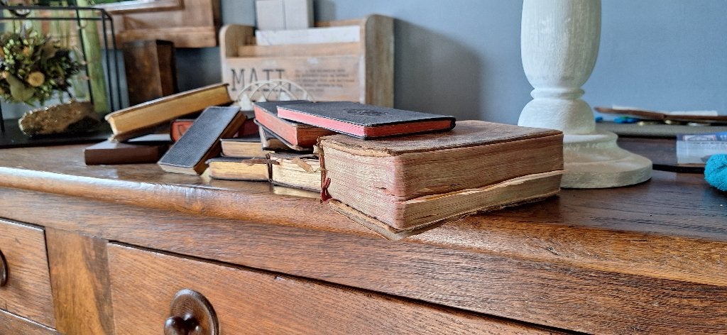 Oude kerkboeken/ bijbels, Antiquités & Art, Antiquités | Livres & Manuscrits, Enlèvement