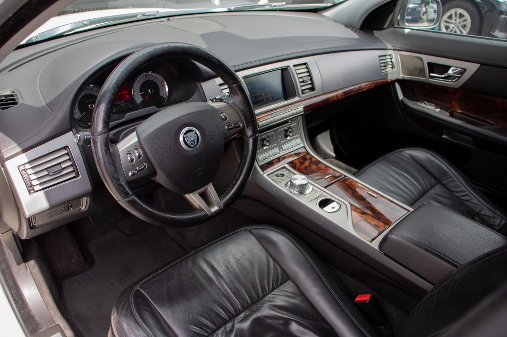 Jaguar XF 2.7 V6 auto. /CAMÉRA/CHAUFFAGE DU VOLANT, Autos, Jaguar, Cuir, Achat, 199 g/km, 4 portes