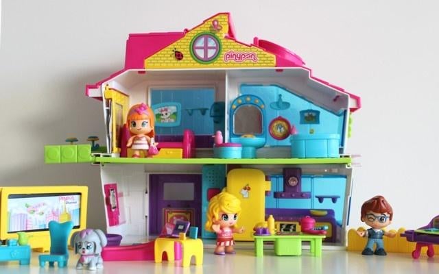 Pinypon villa met allerlei popjes en accessoires, Ophalen of Verzenden, Zo goed als nieuw, Poppenhuis