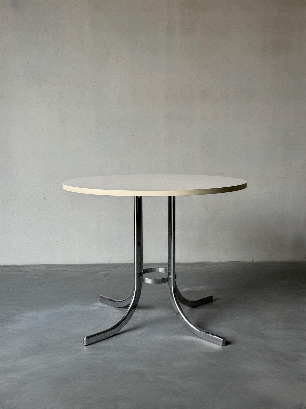 Vintage ronde tafel met chroom onderstel, Enlèvement