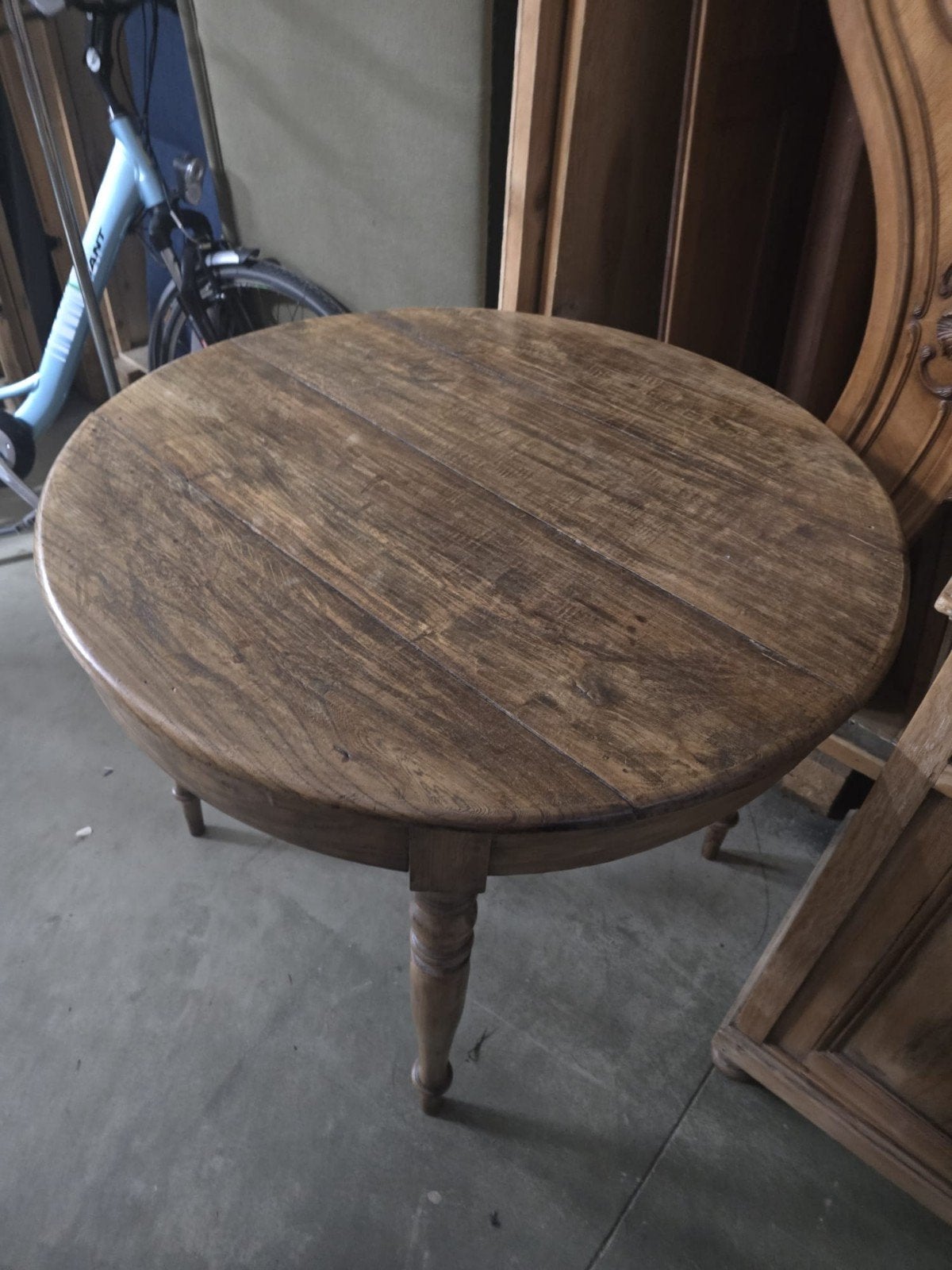 table ronde antique, Enlèvement