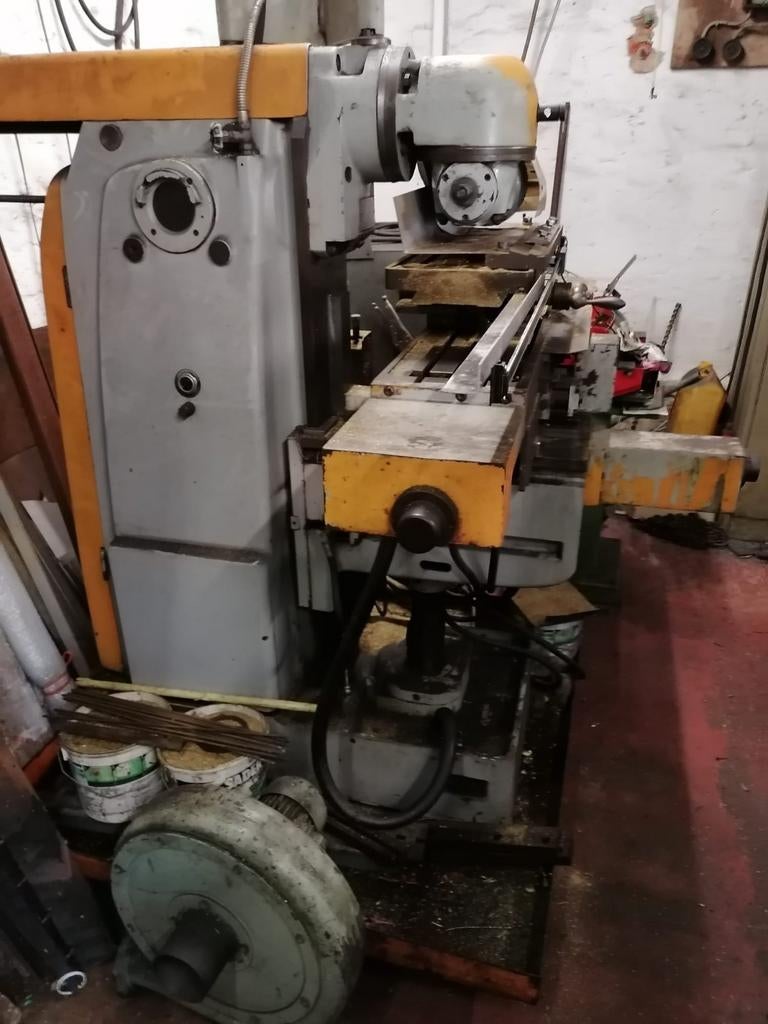 Metaal freesmachine automatisch (voorloper cnc), Ophalen