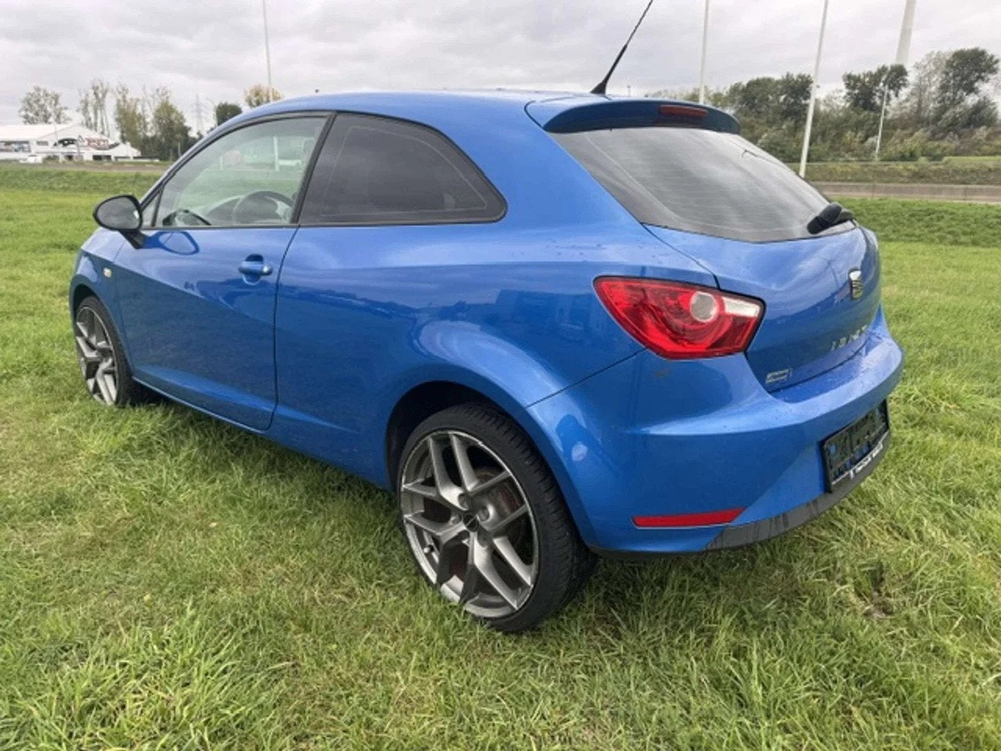 SEAT Ibiza Ibiza 1.2i / Garantie 12m. (bj 2012), Auto's, Euro 5, Stof, Blauw, 1198 cc