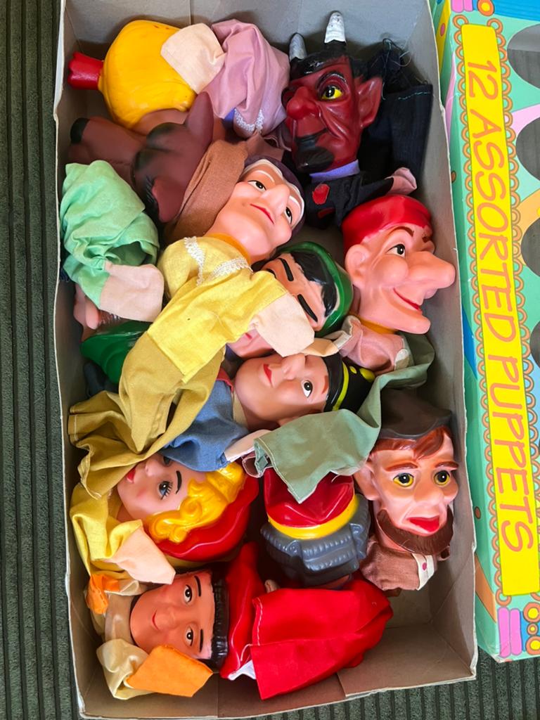 Poppenkastpoppen, Ophalen, Zo goed als nieuw