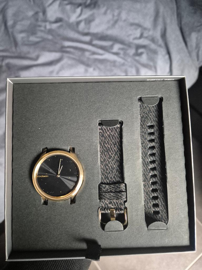 Garmin Vívomove Luxe, Handtassen en Accessoires, Smartwatches, Afstand, Calorieverbanding, Hartslag, Slaap, Snelheid, Stappen