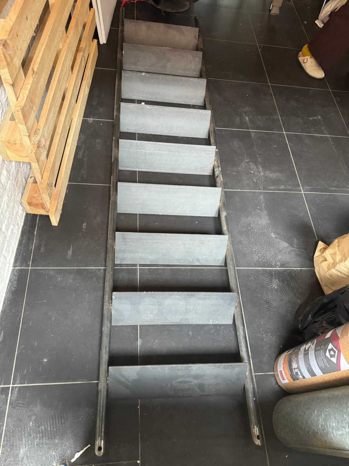 Stalen ladder/trap, Ophalen, Zo goed als nieuw, Ladder
