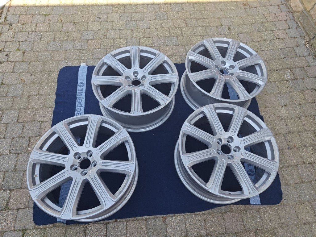 4 Originele Volvo 20 Inch lichtmetaal velgen, Ophalen, 20 inch, Personenwagen, Velg(en)