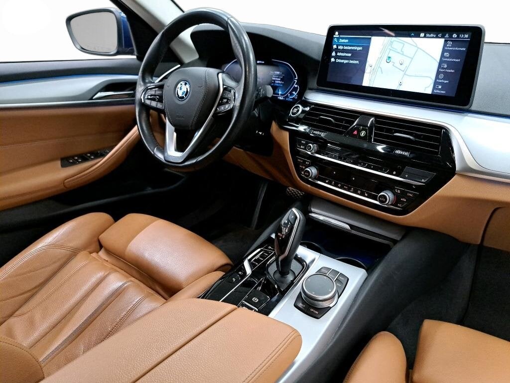 BMW 520 E Business Edition - PANO - TREKHAAK, 0 min, Euro 6, 5 deurs, Hybride Elektrisch/Benzine