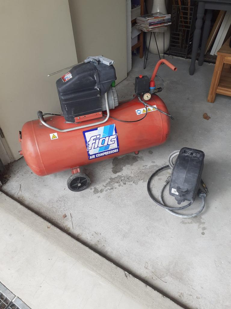 Te koop compressor, Doe-het-zelf en Bouw, Compressors, 100 liter of meer, Ophalen, Gebruikt